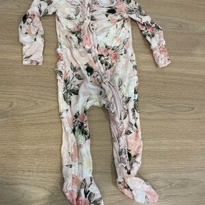 Posh Peanut Blush and Charcoal Floral Footie